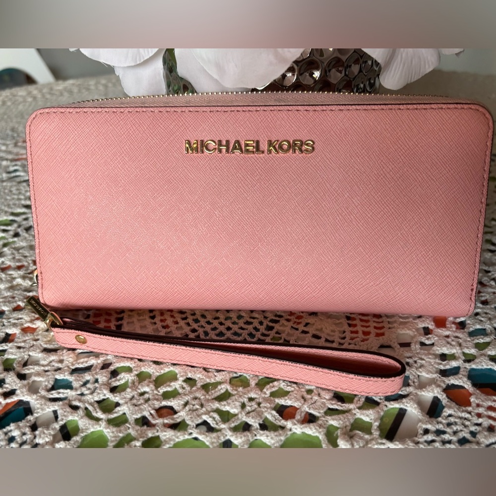 Michael Kors wristlet